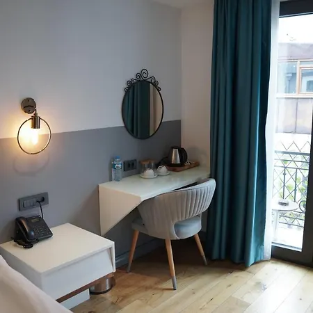 Royal Galata 3*