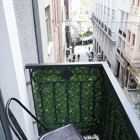 Royal Galata 3*