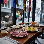 Royal Galata 3*